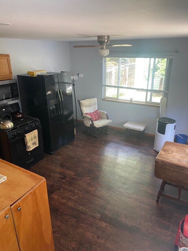Foto del edificio - 705 Ponderosa Dr