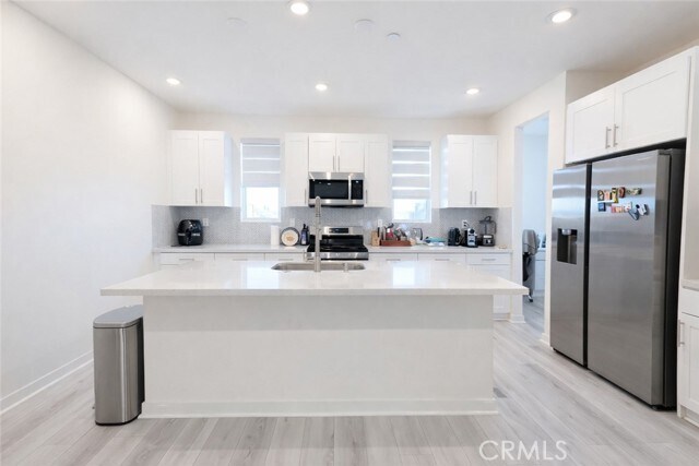 Building Photo - 2957 W Lincoln Ave