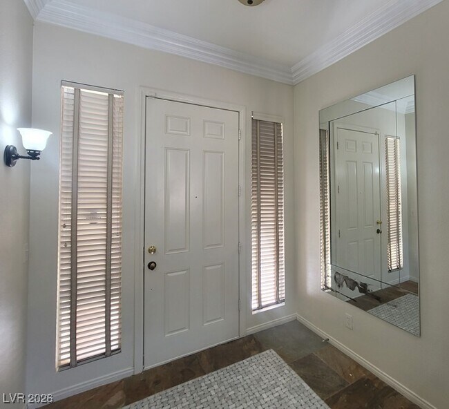 Foto del edificio - 9338 Wilderness Glen Ave