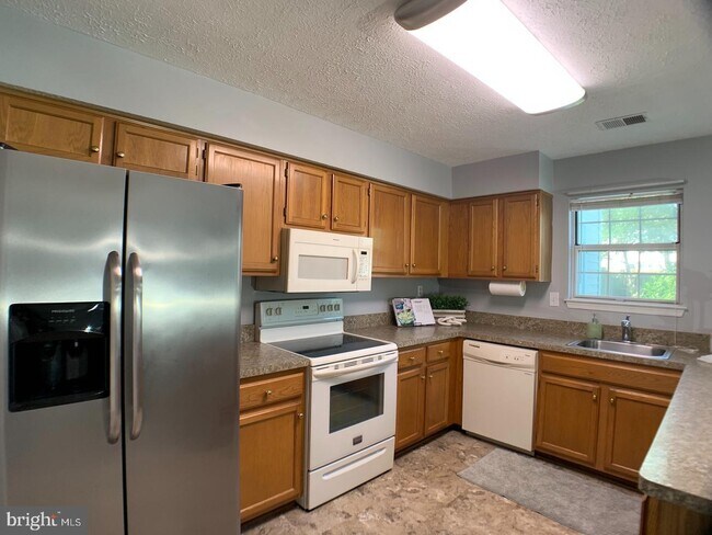 Building Photo - 6101 Red Squirrel Pl