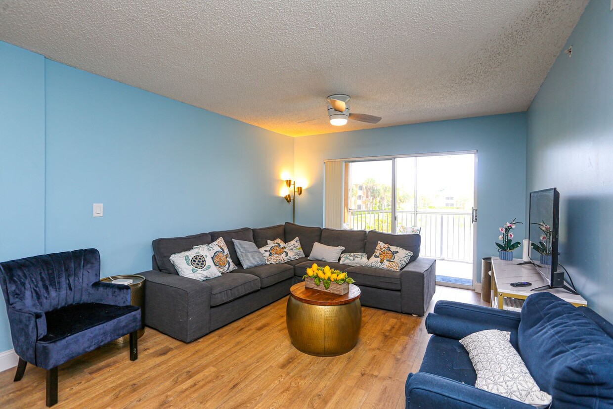 Primary Photo - *** NAPOLI LUXURY CONDO *** 2 BEDROOM NICE...