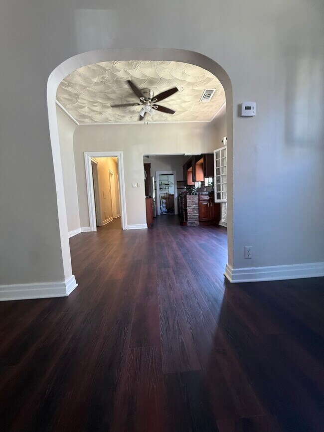 Foto del edificio - 839 N Poinsettia Pl