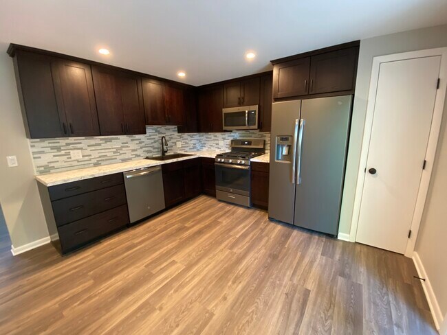 Nueva cocina con electrodomésticos nuevos - 35 Farmbrook Dr
