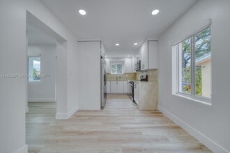 Building Photo - 4345 SW 5th Terrace