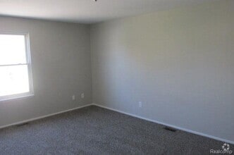 Building Photo - 207 Aqueduct Dr
