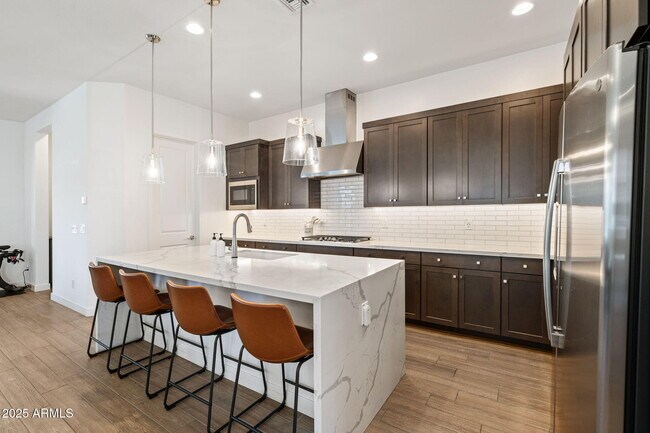 Building Photo - 813 E Paseo Way