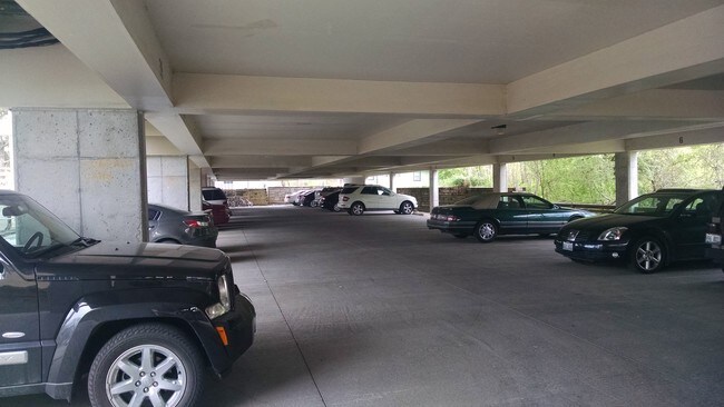 Covered Parking - 623 Iowa Ave