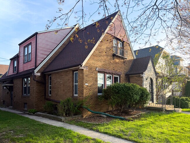 Casa - 5411 W National Ave