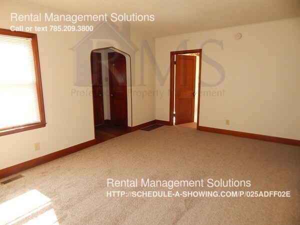 Building Photo - 2211 SE Maryland Ave