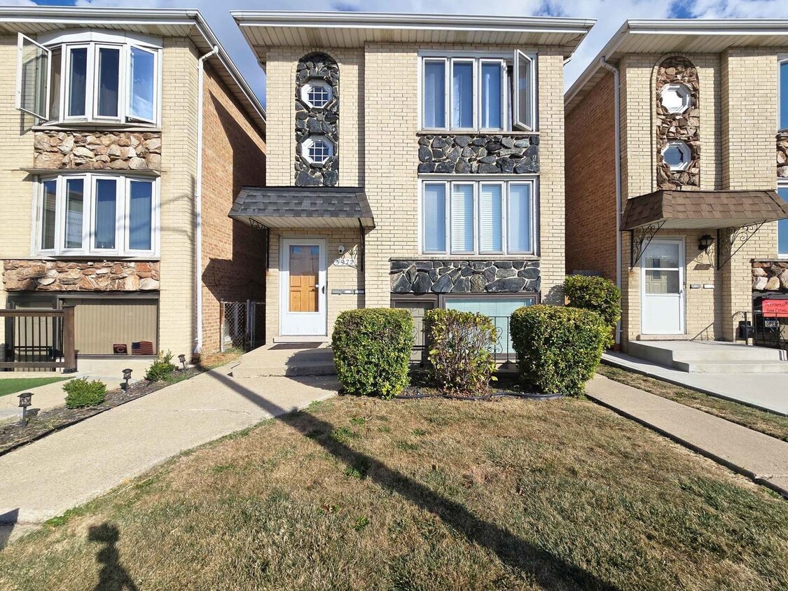 Primary Photo - 5972 S Archer Ave