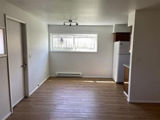 Building Photo - 500 S Circle Dr