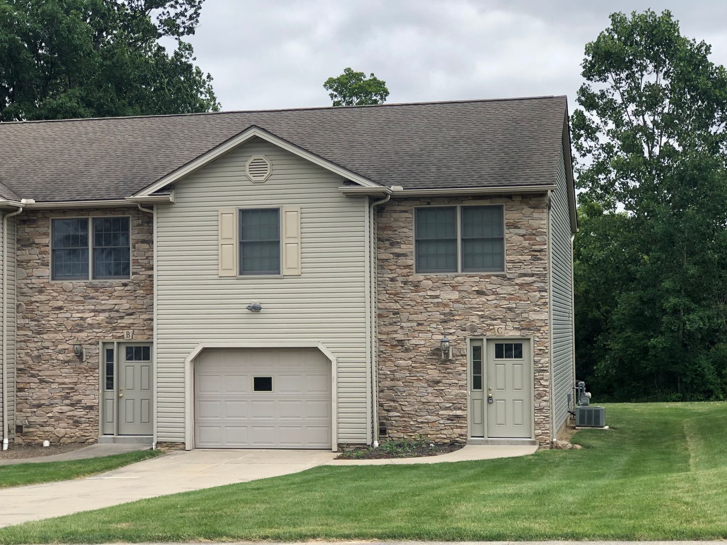 479 Sparrow Way Wadsworth, OH 44281 – photo 1 of 10