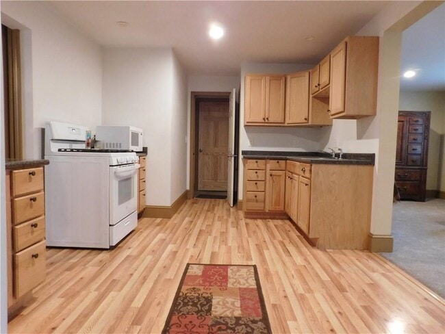 Building Photo - 164 Colvintown Rd