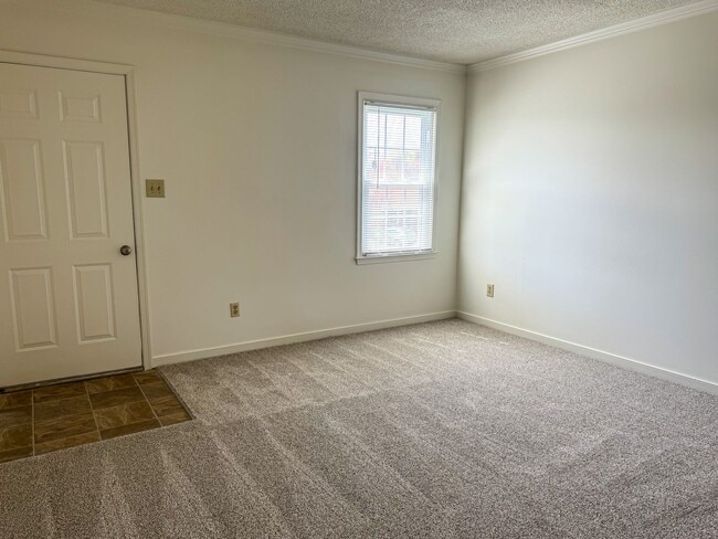 Building Photo - 310 Kent Avenue, Colonial Heights