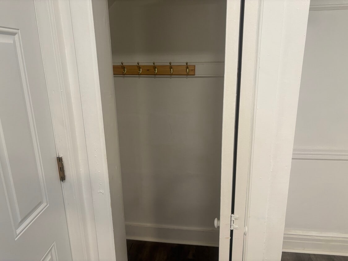 Primary Photo - 120 Glenwood Ave