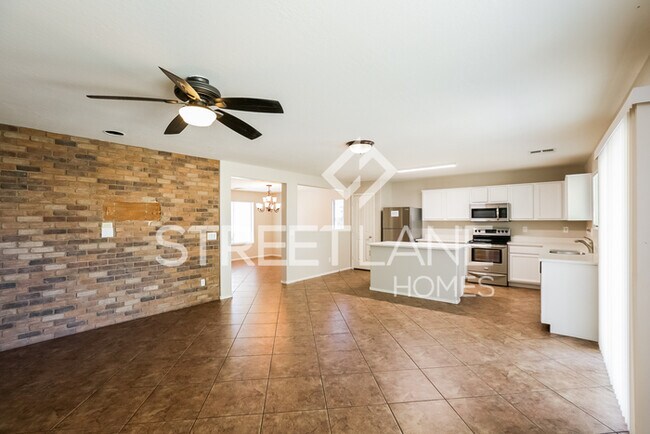 Building Photo - Charming 3 Bedroom/3 Bath