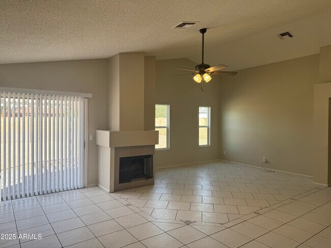 Foto del edificio - 6320 W Shaw Butte Dr