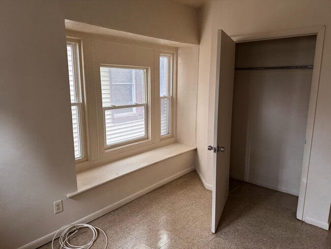 Building Photo - 871 Lake Ave