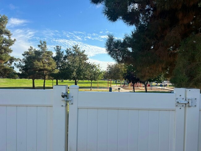 Building Photo - 437 Rian Noelle Ct