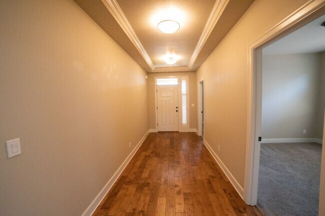 Building Photo - Beautiful Canby Custom Home!