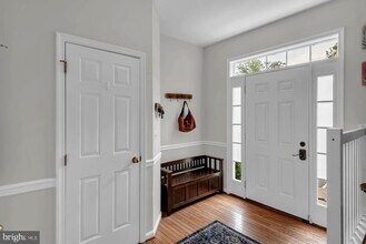 Building Photo - 123 Quiet Waters Pl