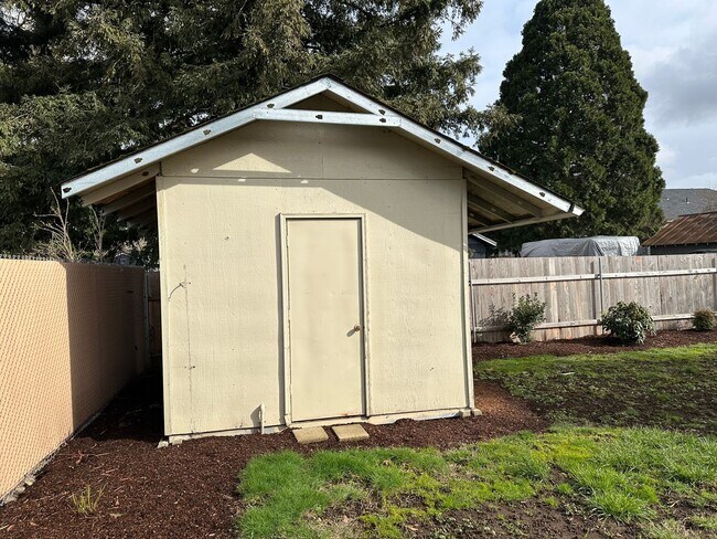 Foto del edificio - Cute 3-bedroom, 1-bathroom house in Springfield!