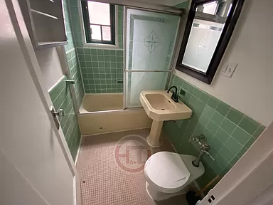 Foto del edificio - 1590 Unionport Rd