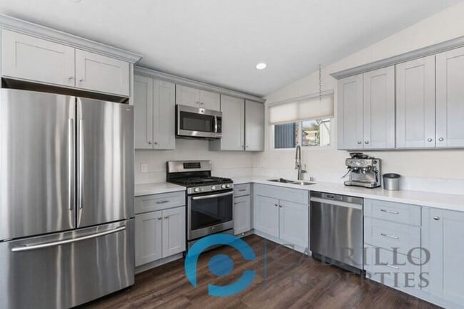 Foto del edificio - 2047 Finch Ln