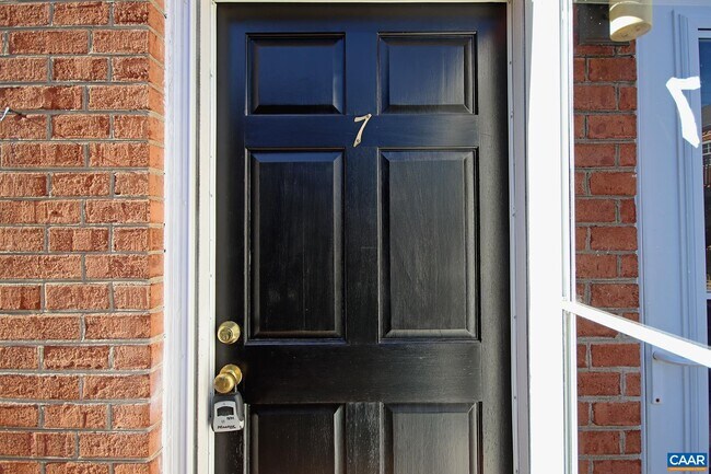 Foto del edificio - 2114 Ivy Rd