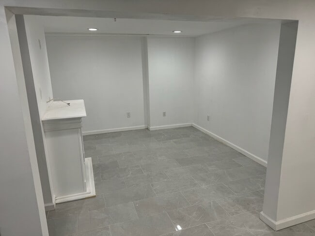 Building Photo - 316 6th St
