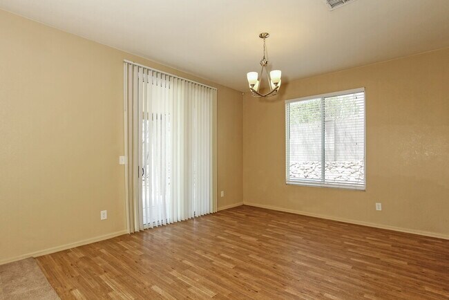 Foto del edificio - 1316 S Flaxseed Dr