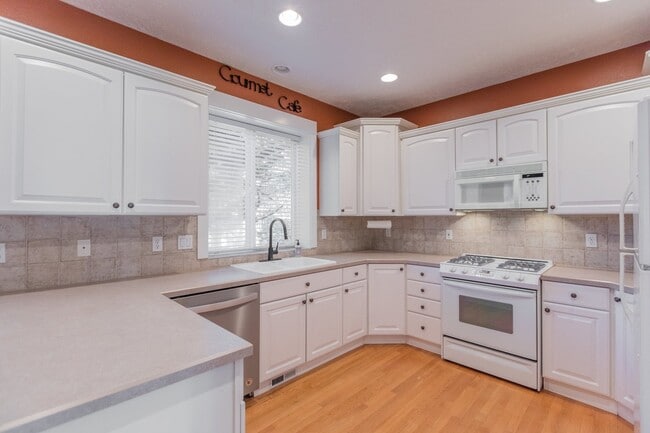 Foto del edificio - Beautiful 4 Bedroom home in Cascade Crest ...