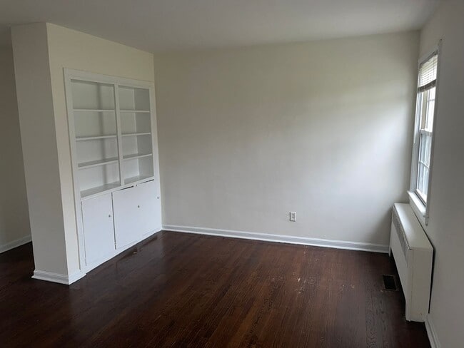 Building Photo - Cute 2 Bedroom Condo in Selwyn Village!