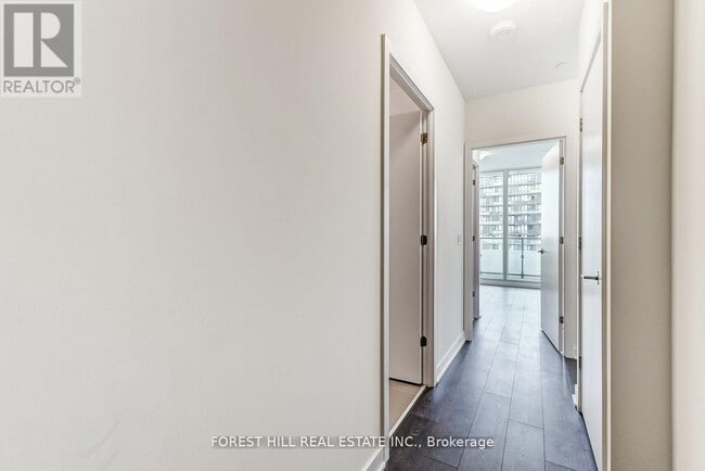 Building Photo - 2221 Yonge St
