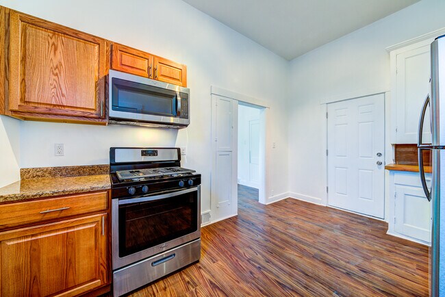 Building Photo - Awesome building with 2 great apartments in the South Side Slopes/Allentown