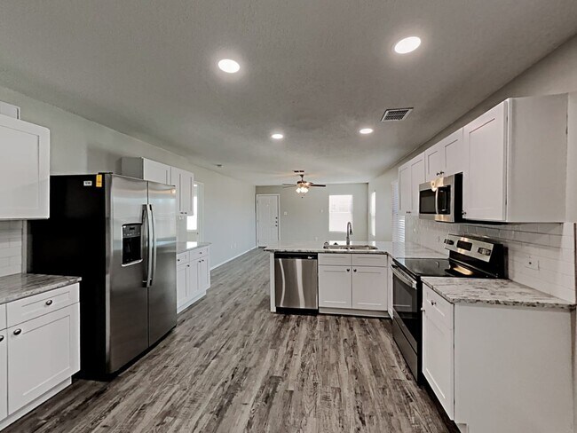 Building Photo - 4837 Waterford Dr