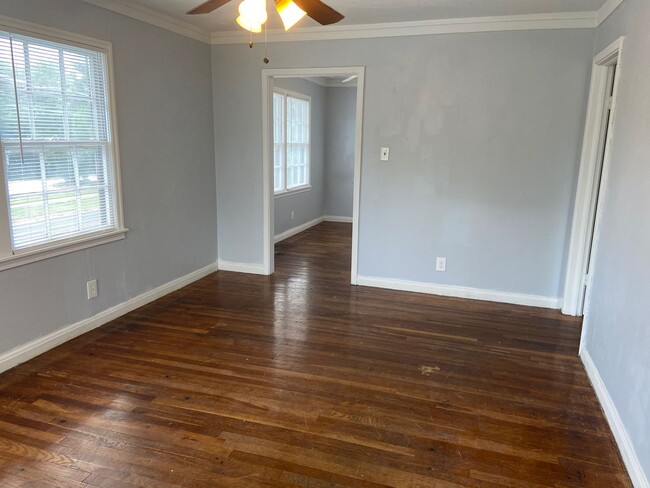 Building Photo - 38th