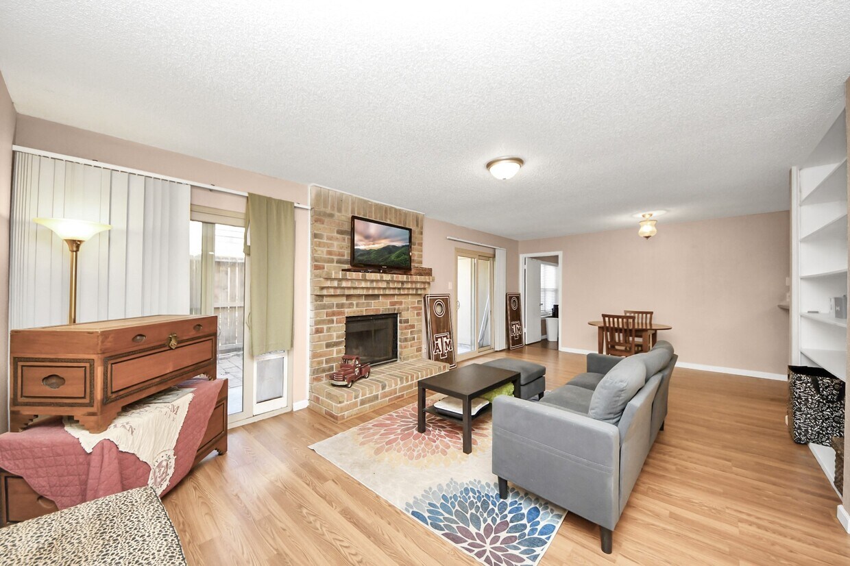 Foto principal - 10555 Turtlewood Ct