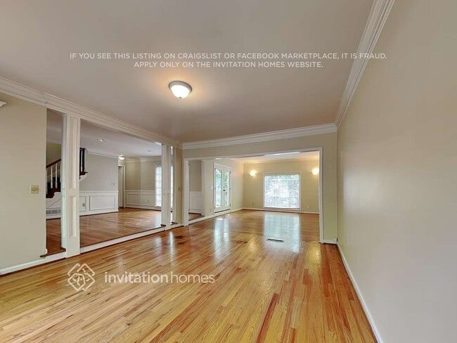 Building Photo - 9320 N Lake Dr