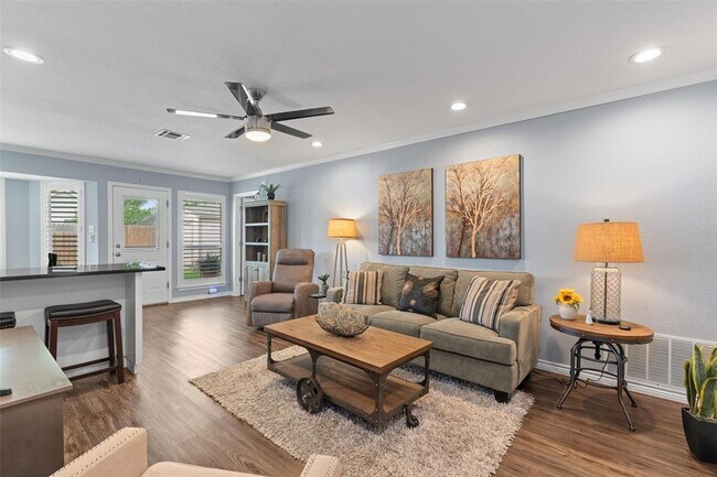 Building Photo - 226 Claris Ln