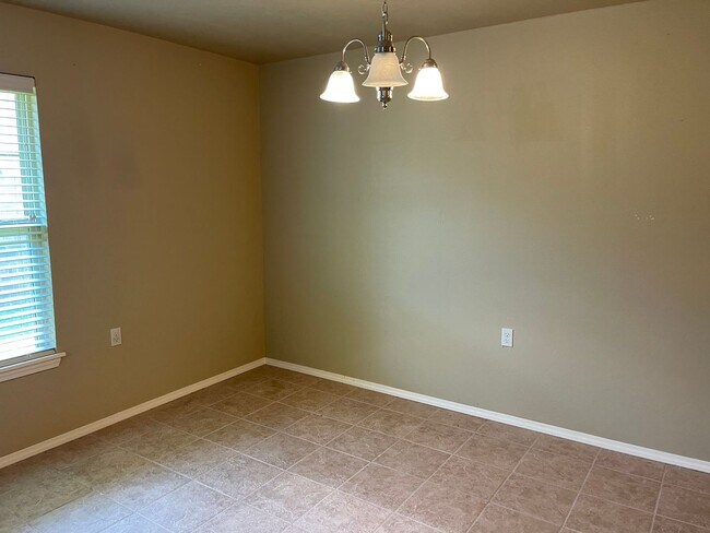 Foto del edificio - $300 off your move in by 3/1 , 55 and up c...