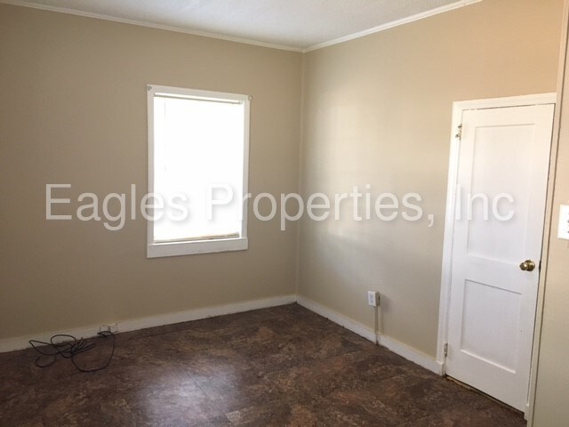 Foto del edificio - AVAILABLE NOW!
