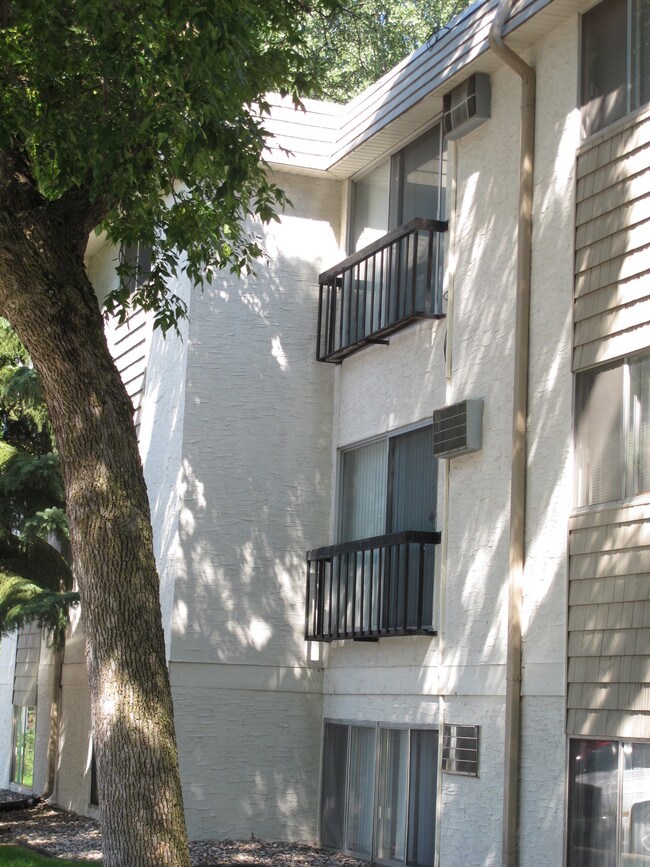 Grand Magnolia Apartments in Saint Paul, MN