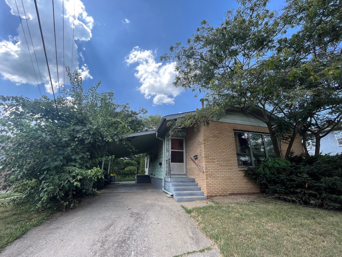 302 Zoll St, Warrensburg, MO 64093 Townhome Rentals in Warrensburg MO