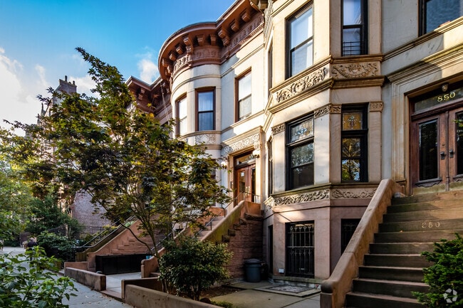 Building Photo - 852 Union St
