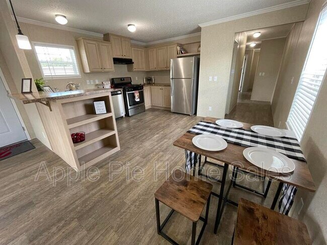 Building Photo - 530 Montero Dr