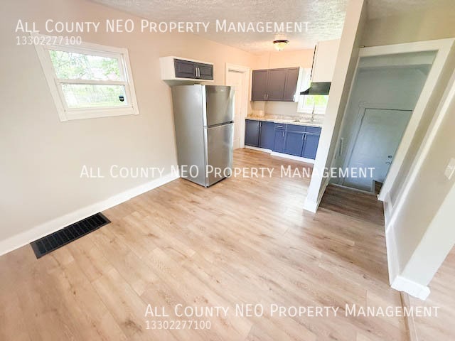 Building Photo - 593 Hoye Ave