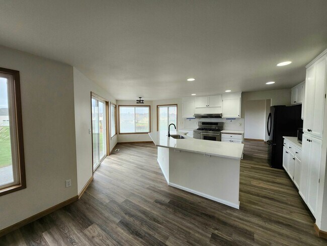 Building Photo - MOVE-IN SPECIAL- Spacious 4 bed + Office, Neighborhood Amenities Included!