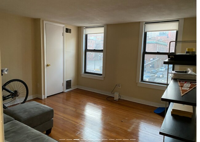 Building Photo - 238 Cambridge St