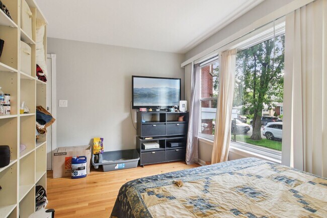 Foto del edificio - 8613 Trumbull Ave